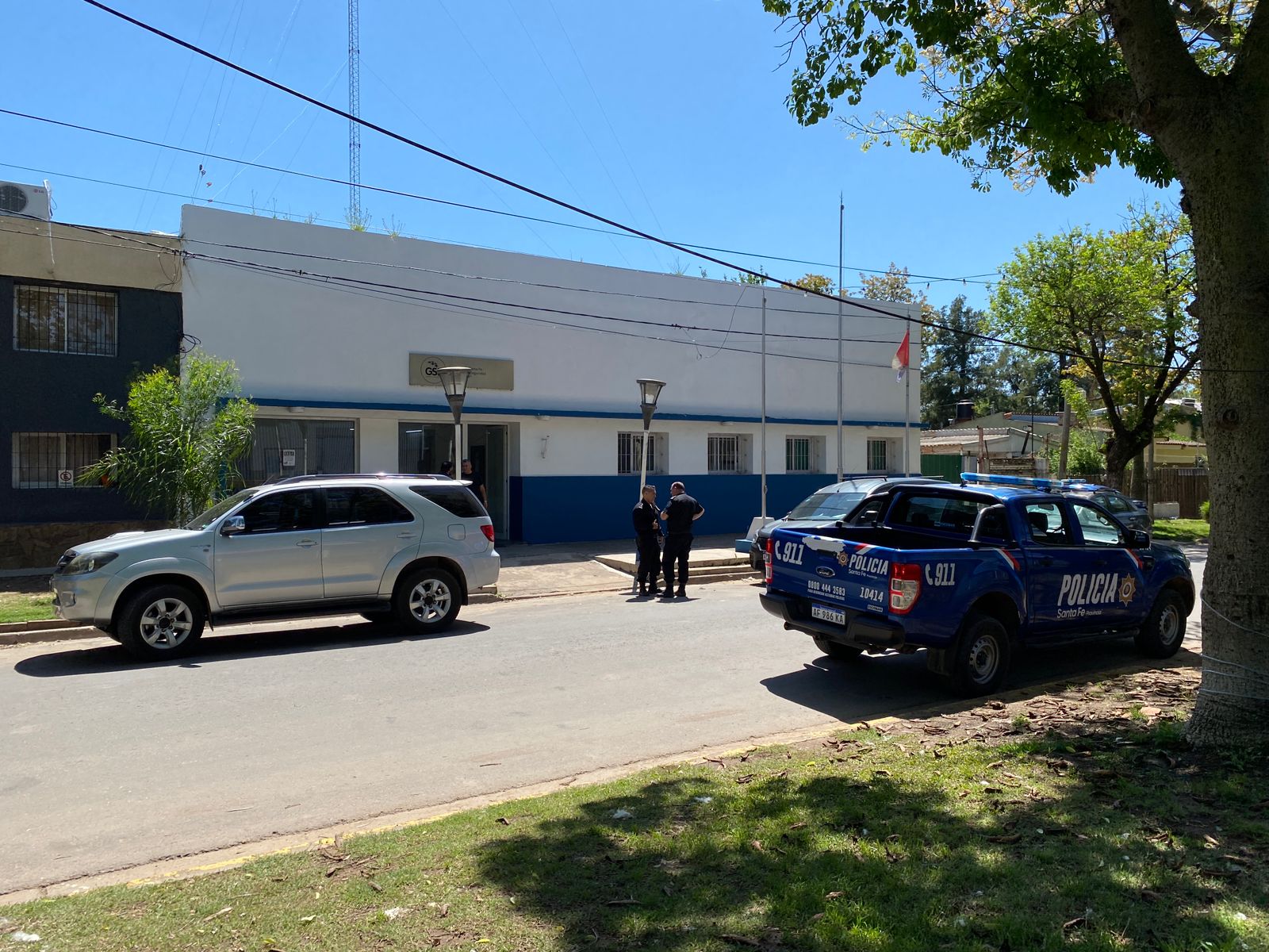 Volvía de una fiesta, quedó empantanado, abandonó su auto y ahora no lo encuentra